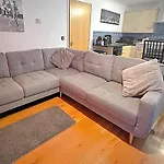 Stylish 2 Bedroom Apartment, Central Exeter, Parking On Site