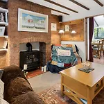 Pip\'S Cottage By Staytor Accommodation