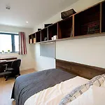 Zeni 3 Bed Apartment In Central Exeter