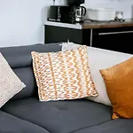 Peaceful Apartment, Private Parking, Long Stay Prices, Close To Uni, Hosp, Centre