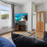 Luxe Garden House For 6 In Central Exeter