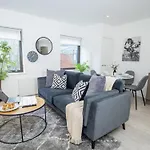 Pembroke House Apartments Exeter For Families Business Relocation Free Parking