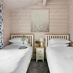 Alder Vip Hot Tub Lodge