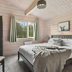 Alder Vip Hot Tub Lodge