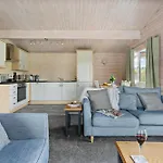 Alder Vip Hot Tub Lodge