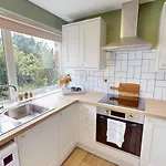 Inviting & Cozy 3-Bed Home
