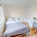 Inviting & Cozy 3-Bed Home