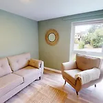 Inviting & Cozy 3-Bed Home