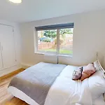 Inviting & Cozy 3-Bed Home