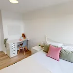 Bright & Stylish 5-Bed House