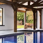 Swifts Return - Apartment With Hot Tub, Sauna And Indoor Pool
