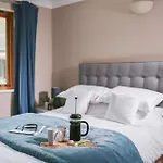 Swifts Return - Apartment With Hot Tub, Sauna And Indoor Pool