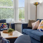 Maple House - Park View Sleeps 7