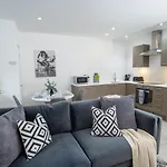 Two Bedroom Apartment In The Heart Of Exeter