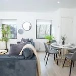 Two Bedroom Apartment In The Heart Of Exeter