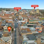 City Heights Sleeps 8 - Short Stays Uk