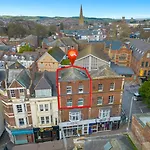 City Heights Sleeps 8 - Short Stays Uk