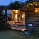 Rustic Lodge, Stunning Views & Star Gazing Bath
