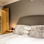 Stylish Townhouse By The Quay With Parking