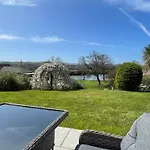 River Retreat Apartment Exeter - River Views & Parking