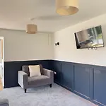 Modern & Spacious Home In Exeter - Smart Tv & Xbox