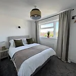 Modern & Spacious Home In Exeter - Smart Tv & Xbox