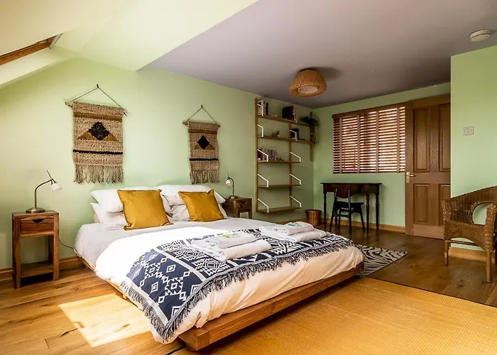 Pass The Keys Characterful 4 Bed Home In Central Exeter