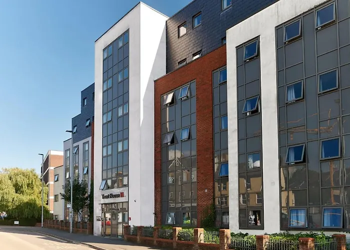 Cosy Ensuite Bedrooms At Trust House Near Exeter City Centre