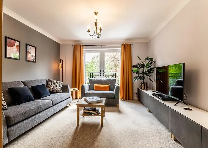 Stylish Townhouse By The Quay With Parking