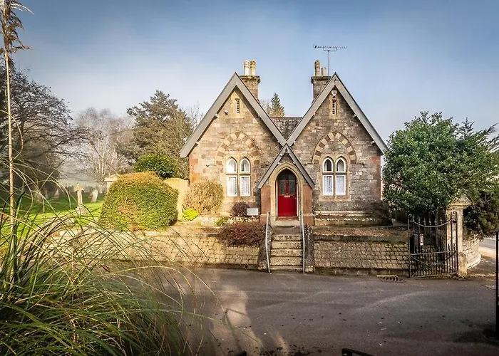 Charming Character Lodge In Cemetery Grounds