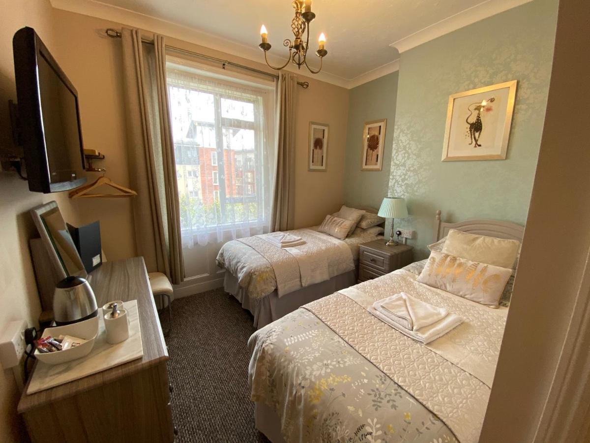 Braeside 3* Exeter