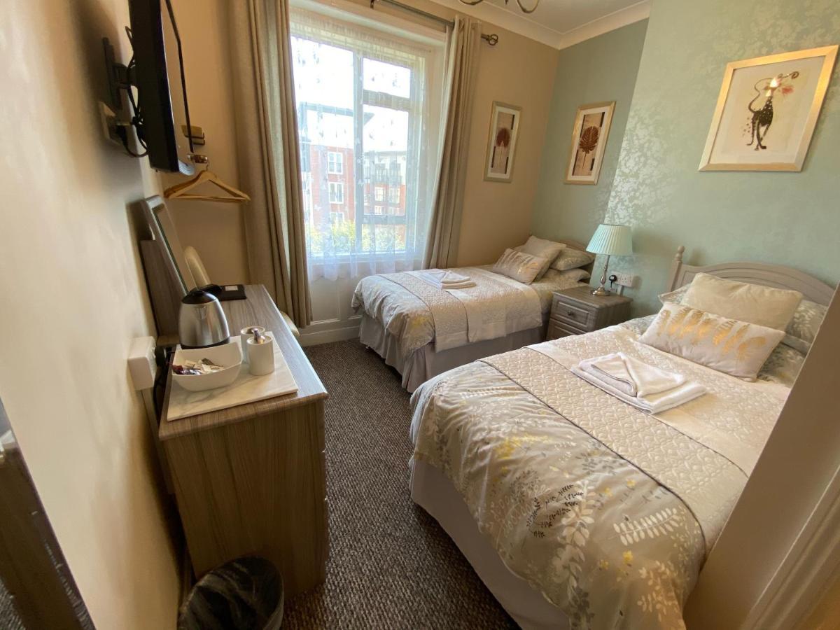 Braeside 3* Exeter
