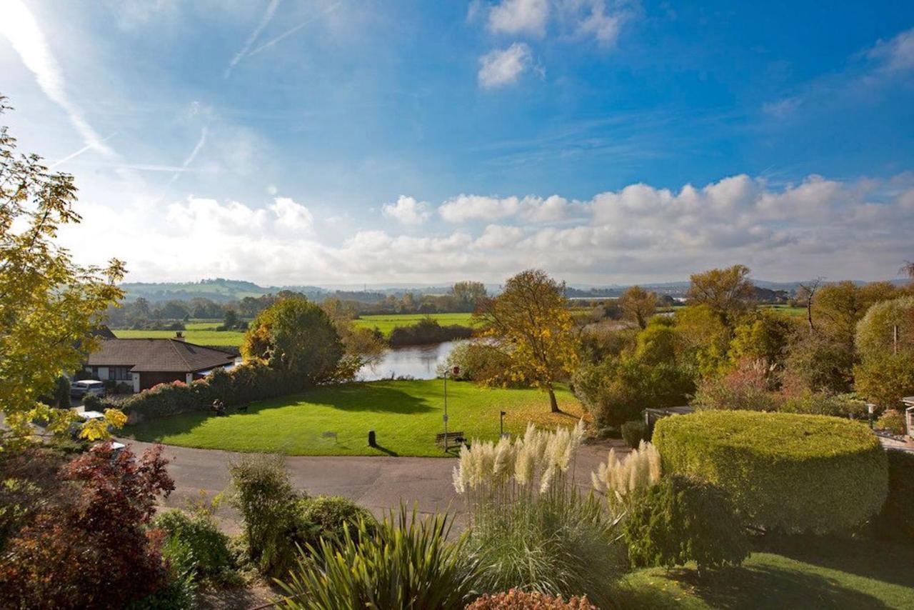 River Retreat - River Views & Parking Apartment Exeter