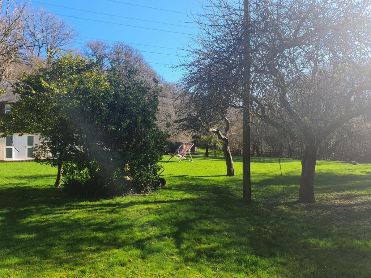 Casa de férias Osbornes House Near With Swimming Pool