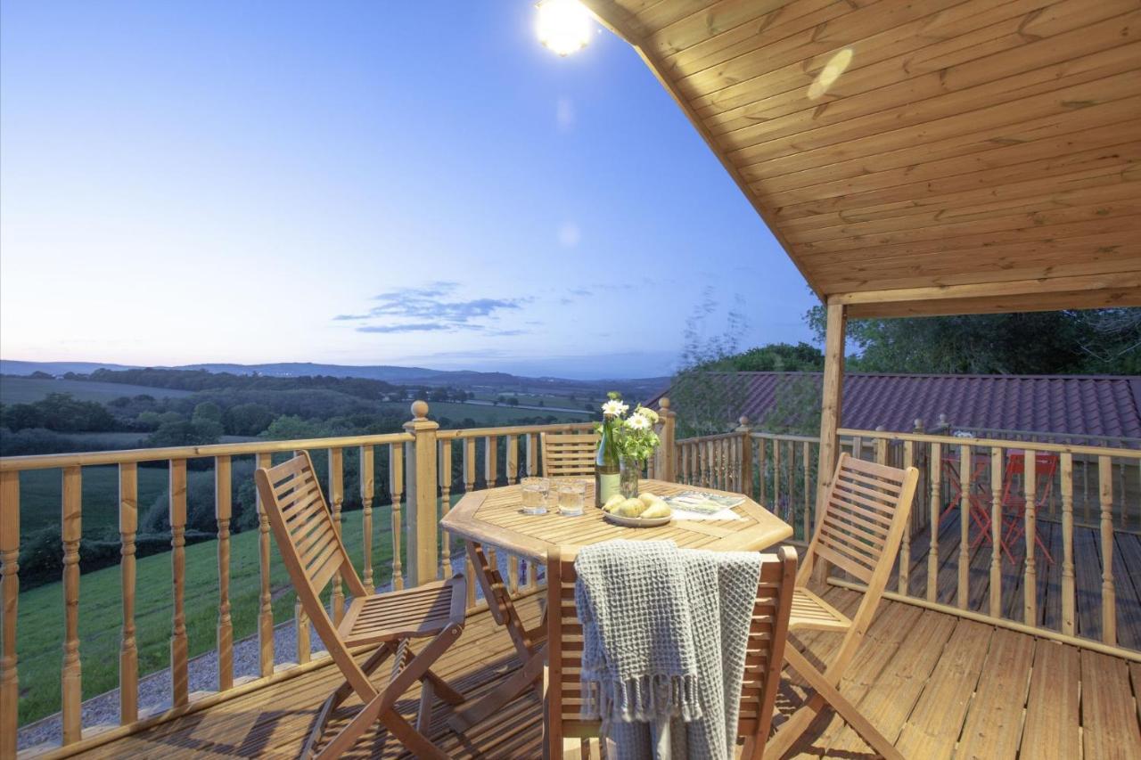 Windsor Lodge, Huntsland Farm Lodges * Exeter