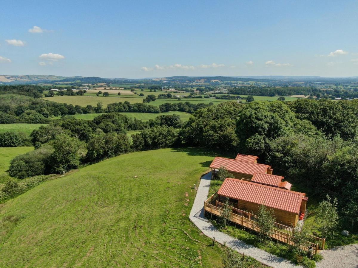 Chalet Windsor Lodge, Huntsland Farm Lodges *