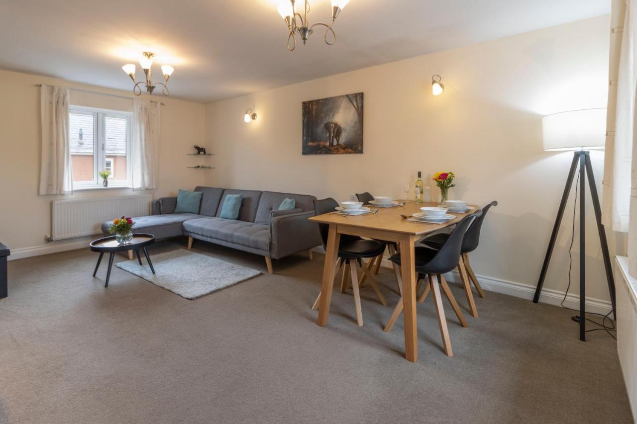 Apartment Opp Br - Contractors City, M5 Link, Sowton, Free Parking&wifi