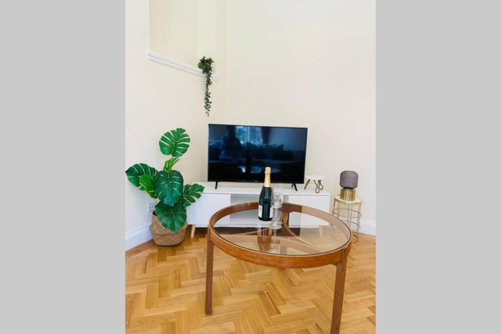 Nomihomes-otis House-free Parking X 2-central -10ppl * Exeter