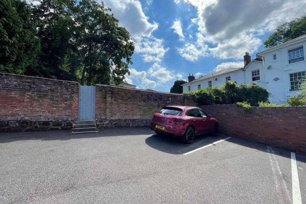 Casa de férias Nomihomes-otis House-free Parking X 2-central -10ppl Exeter