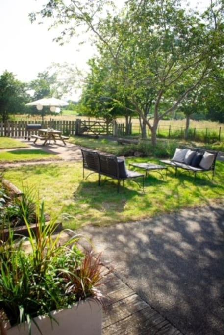 Hues Piece Paynes Farm Holiday home