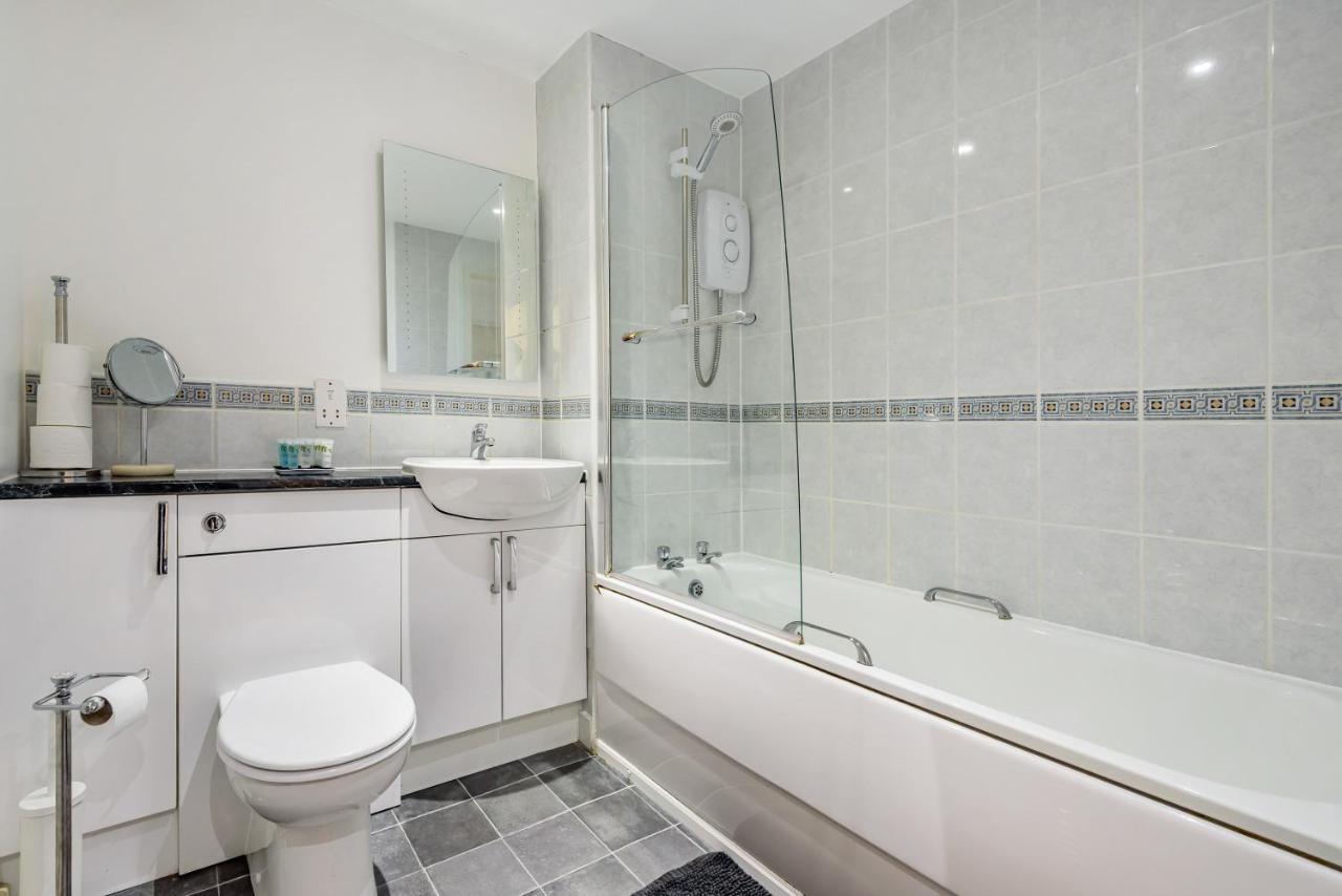 Stylish 2 Bedroom Apartment, Exeter, Parking On Site Holiday home Exeter