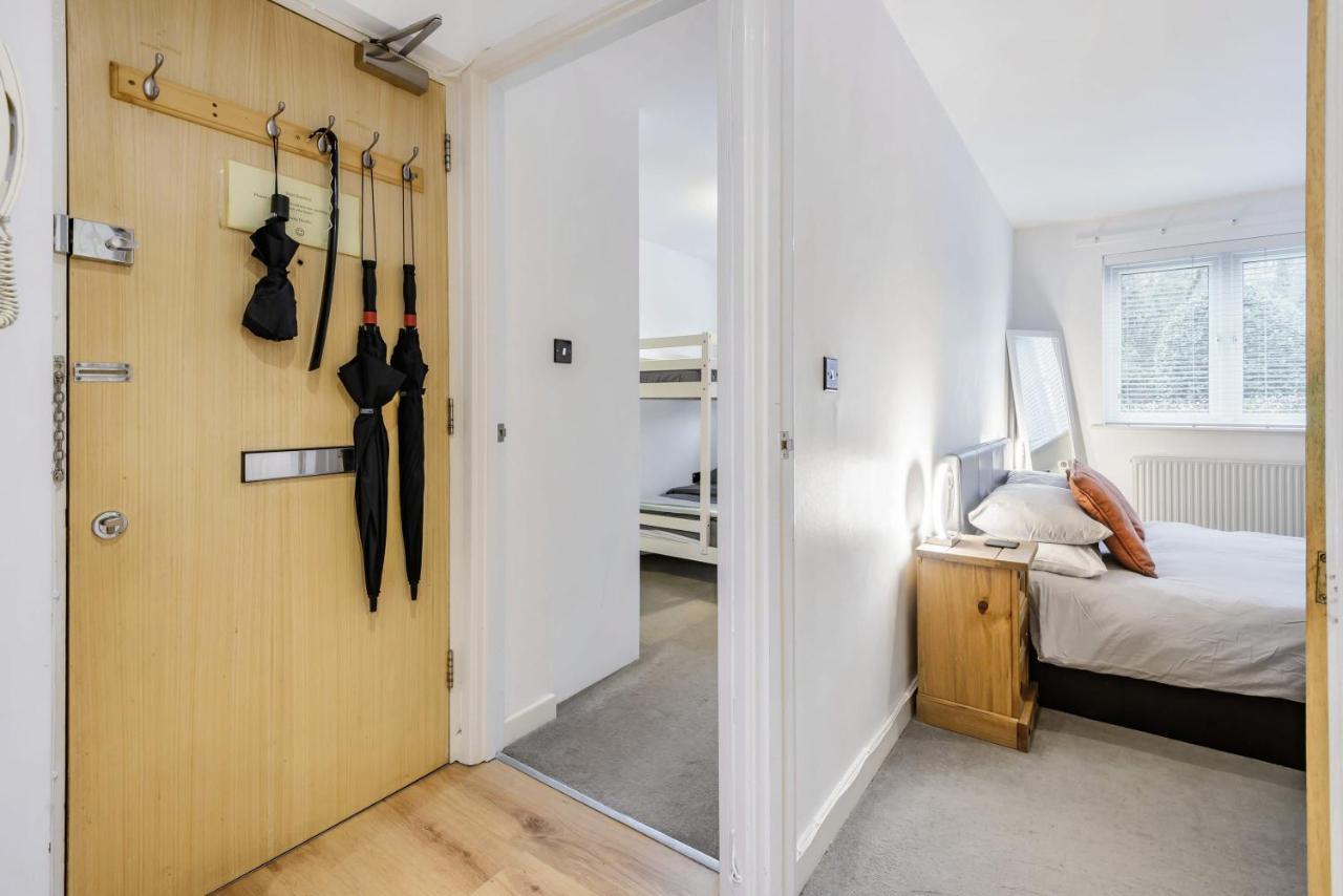 Stylish 2 Bedroom Apartment, Exeter, Parking On Site *