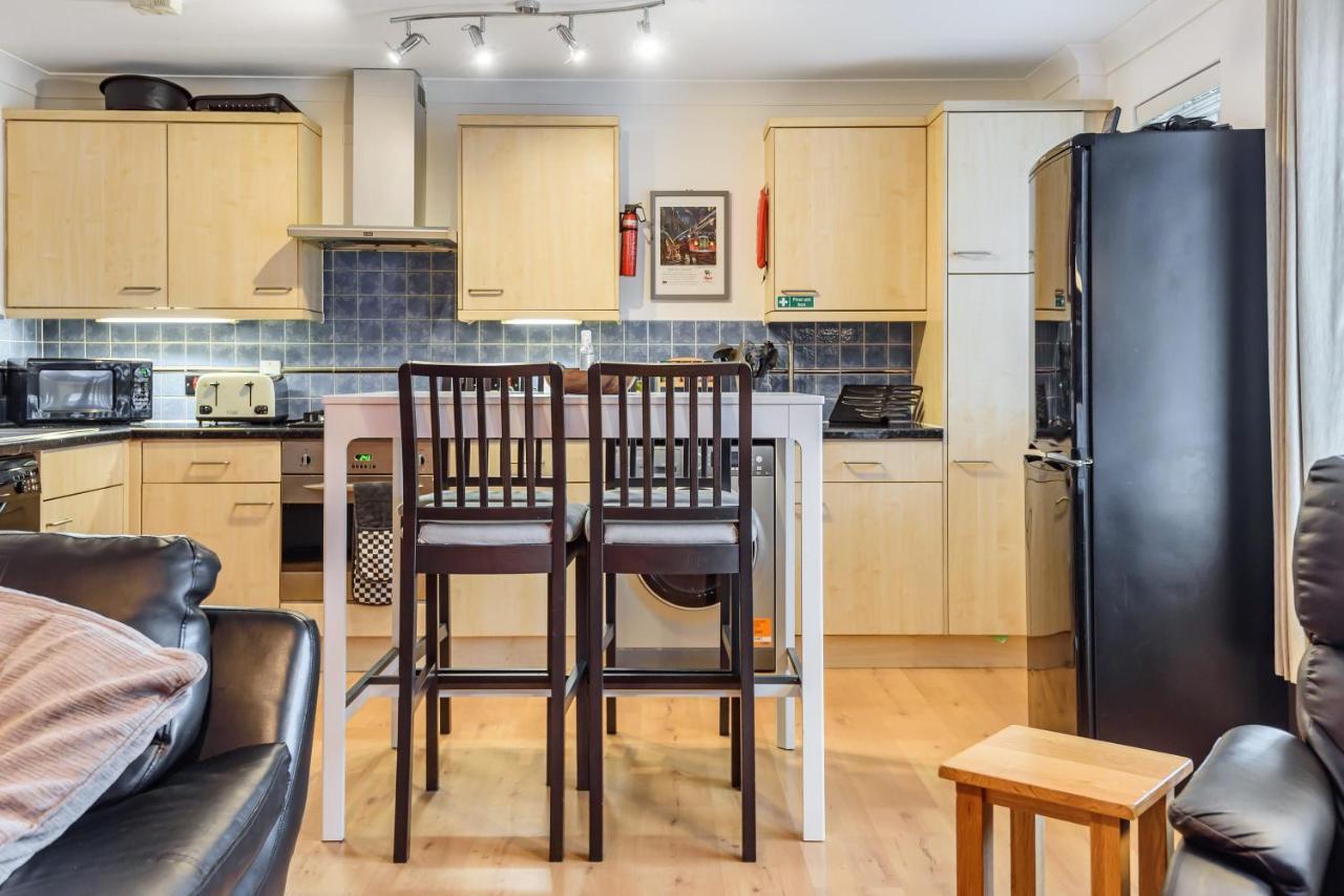 Holiday home Stylish 2 Bedroom Apartment, Exeter, Parking On Site