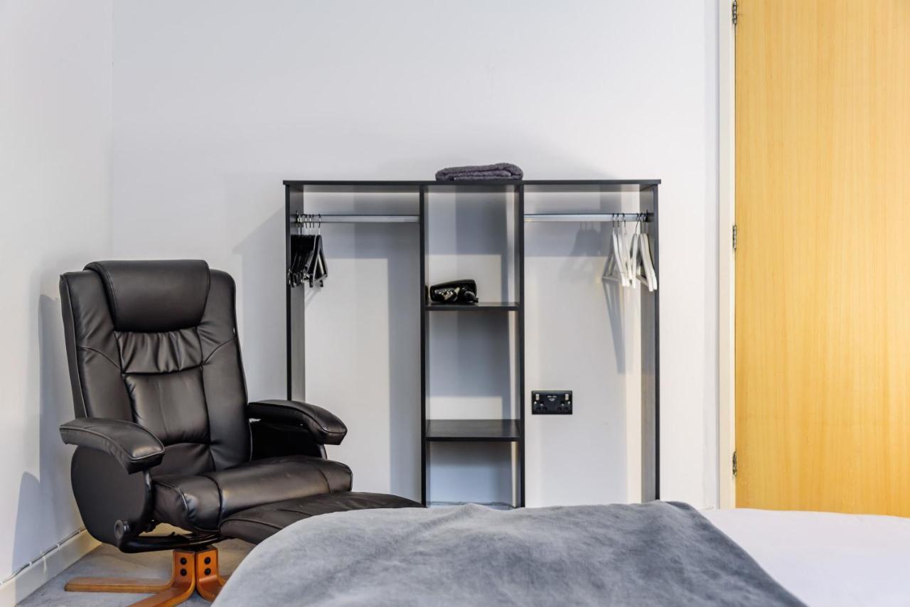 Stylish 2 Bedroom Apartment, Exeter, Parking On Site *
