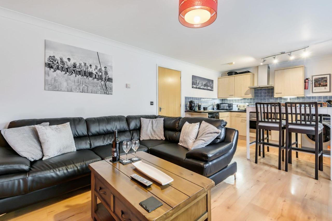 Stylish 2 Bedroom Apartment, Exeter, Parking On Site Exeter