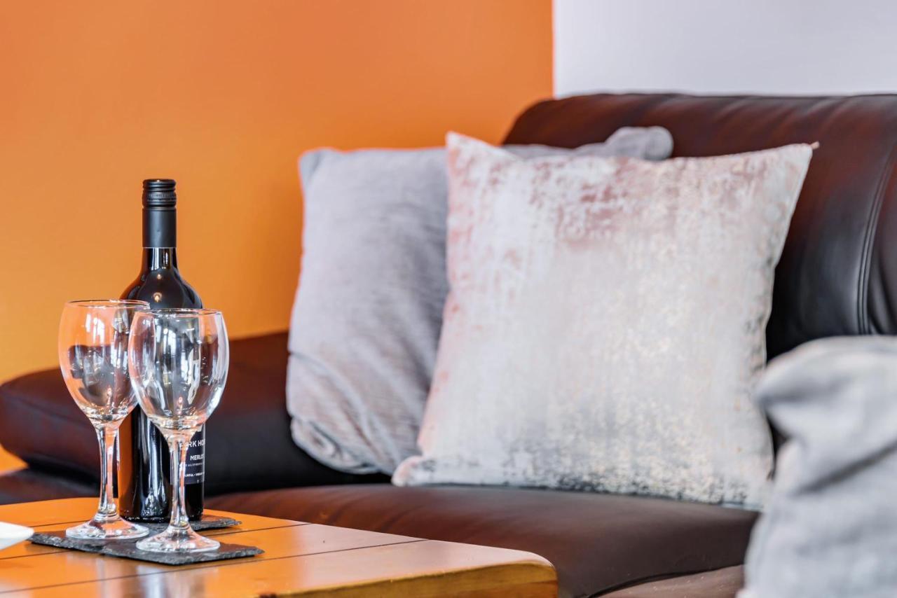 Stylish 2 Bedroom Apartment, Exeter, Parking On Site Holiday home Exeter