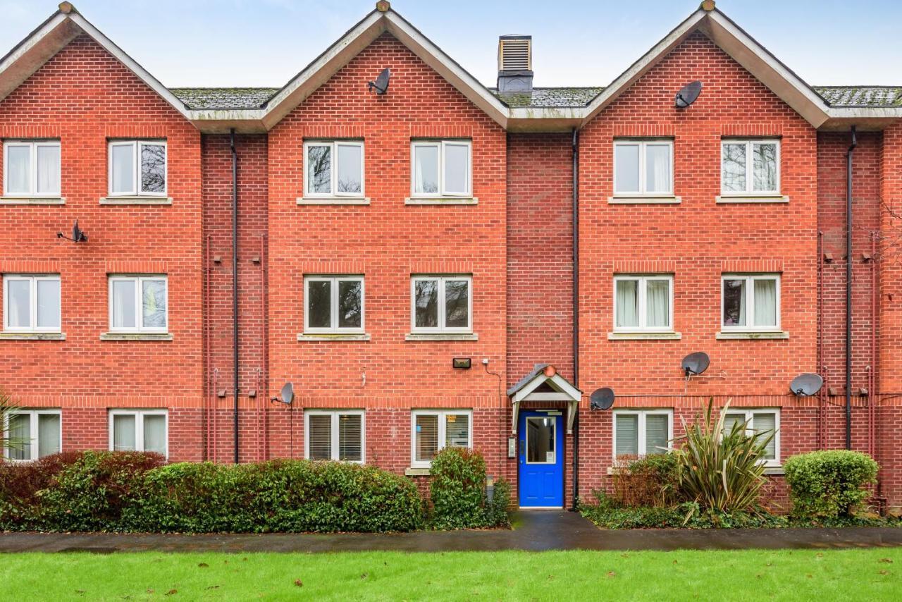 Holiday home Stylish 2 Bedroom Apartment, Exeter, Parking On Site *