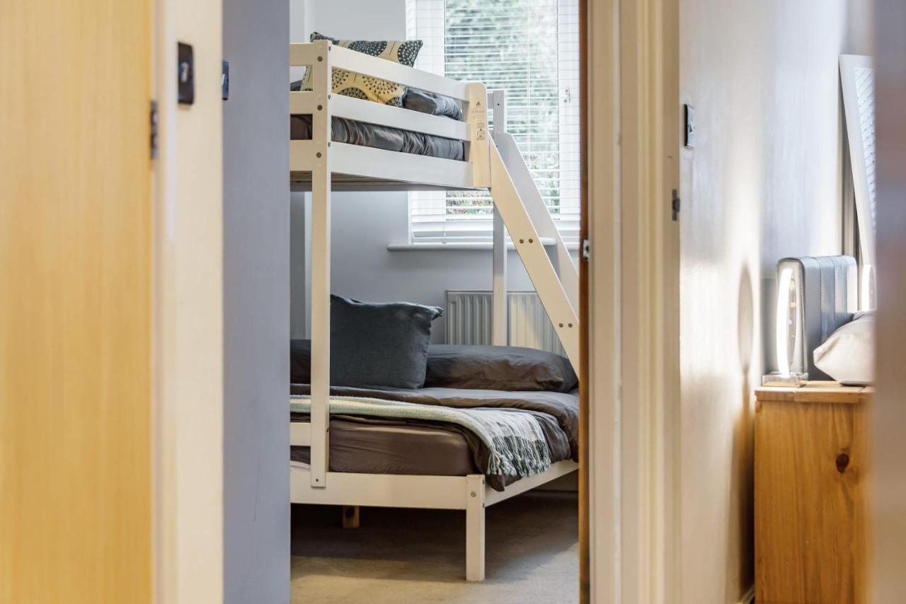 Stylish 2 Bedroom Apartment, Exeter, Parking On Site * Exeter