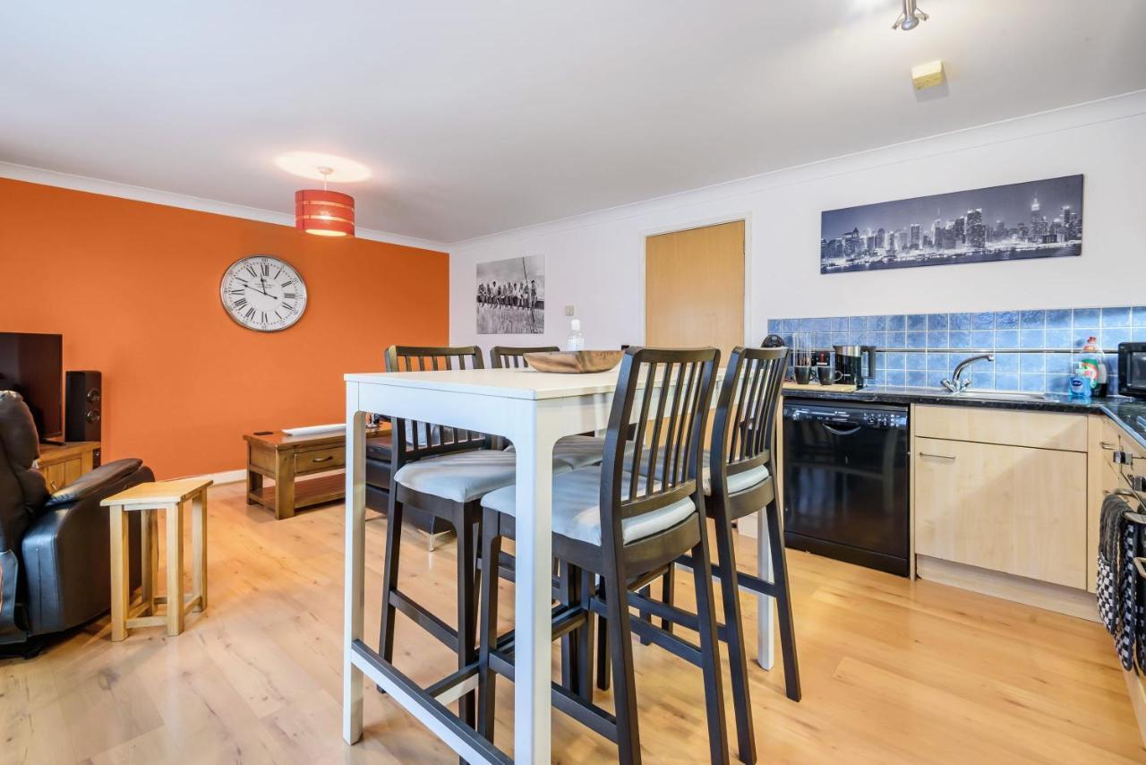 Stylish 2 Bedroom Apartment, Exeter, Parking On Site Exeter