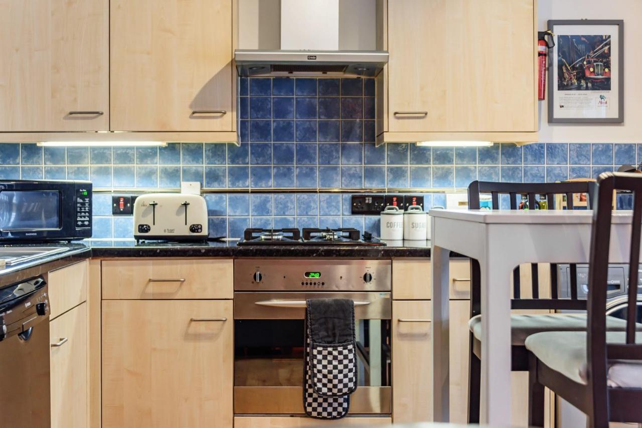 Stylish 2 Bedroom Apartment, Exeter, Parking On Site Exeter